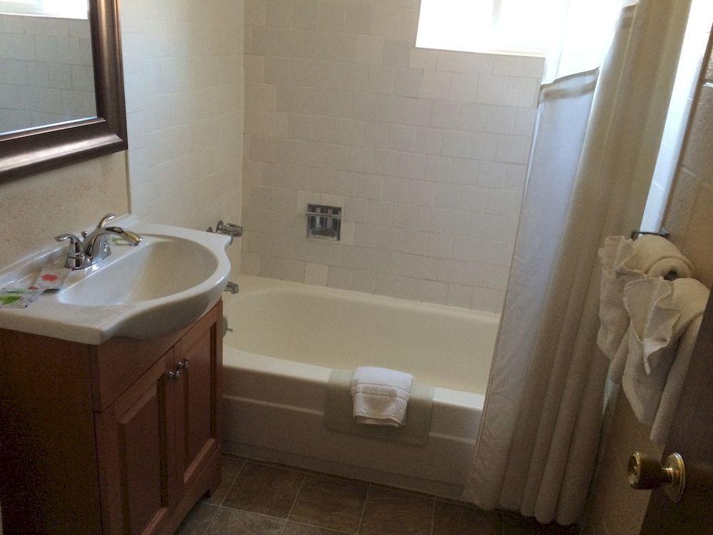 Townhouse Inn & Suites เคลมัทฟอลส์ ภายนอก รูปภาพ