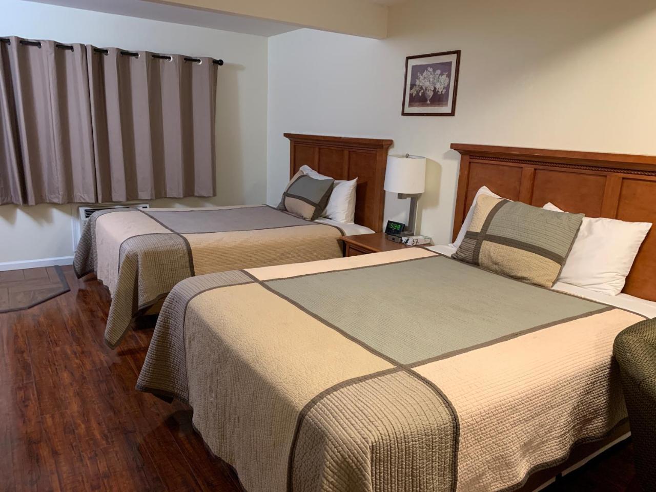 Townhouse Inn & Suites เคลมัทฟอลส์ ภายนอก รูปภาพ