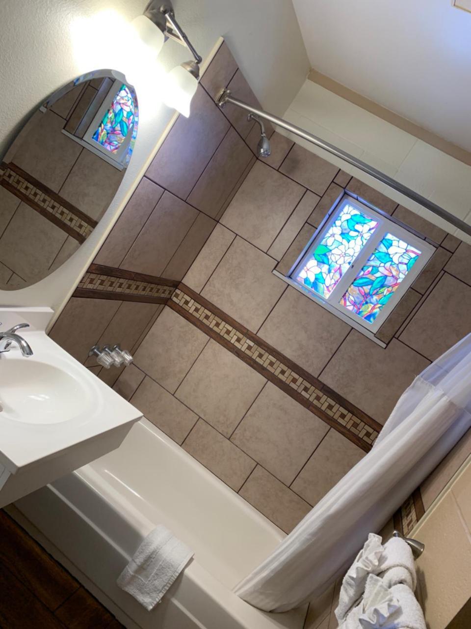 Townhouse Inn & Suites เคลมัทฟอลส์ ภายนอก รูปภาพ